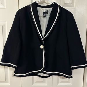Chapter One Dress Jacket 3/4”sleeves Big button closure Size 14 cropped
